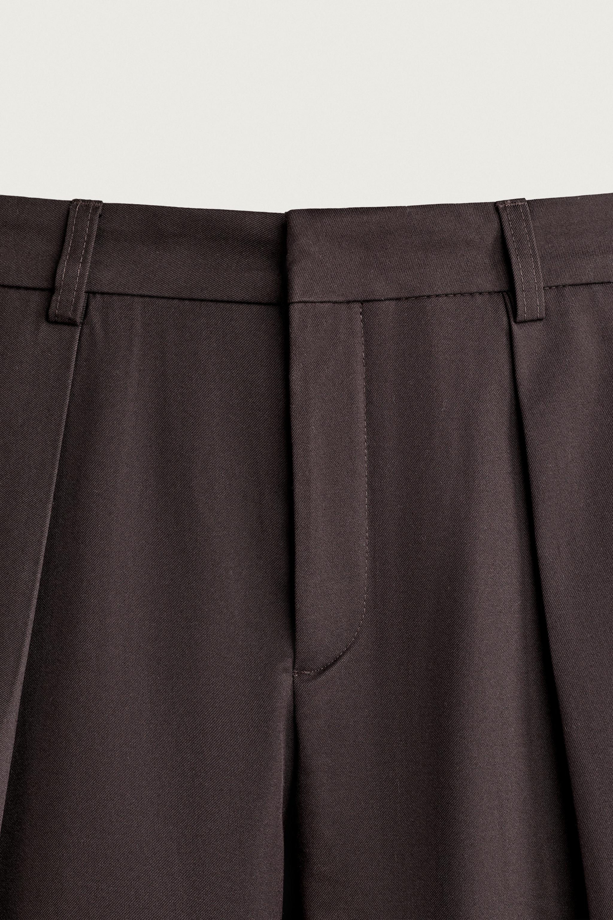 PANTALON COUPE DÉCONTRACTÉE À PLIS